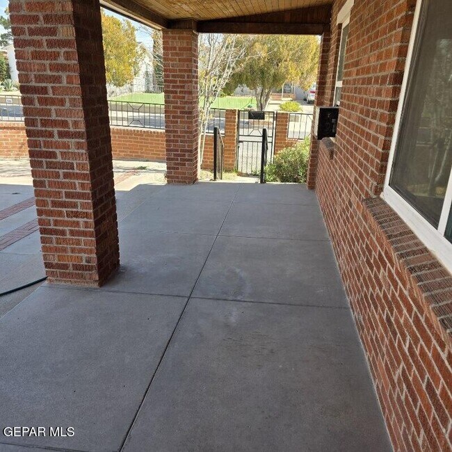 Building Photo - 4642 Walter Ln