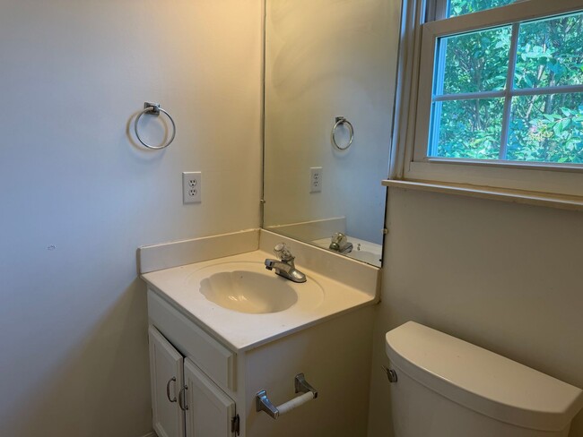 Building Photo - 106 Meridian Ct