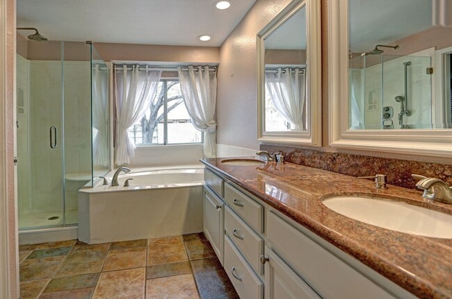 Building Photo - Fabulous Summerlin  Home!