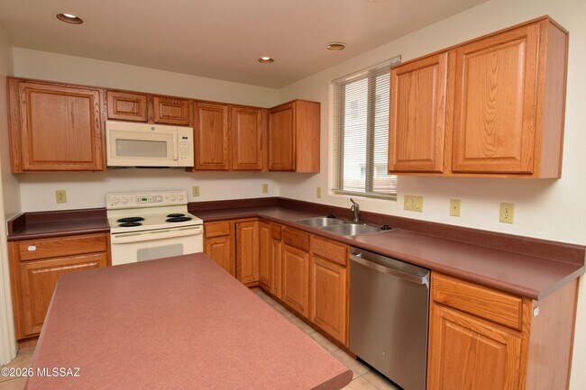 Building Photo - 2926 N Cardell Cir