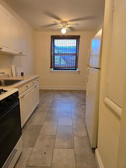 Primary Photo - 2 Greenridge Ave