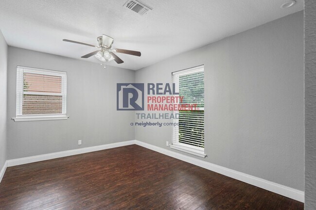 Building Photo - Beautiful 3 Bed-2 Bath Home in a Great Loc...