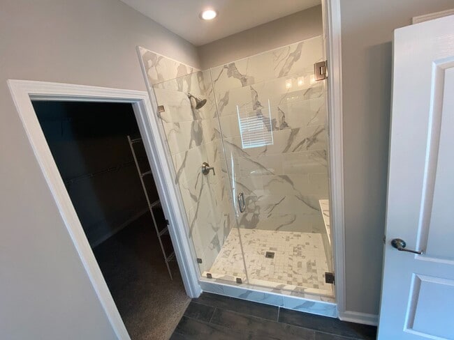 Building Photo - Move-in ready, 1.5 story home located in t...