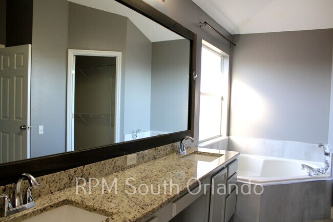 Building Photo - Kissimmee Pool home 4 bed 2.5 bath