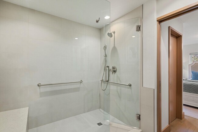 Building Photo - 447 E Cooper Ave