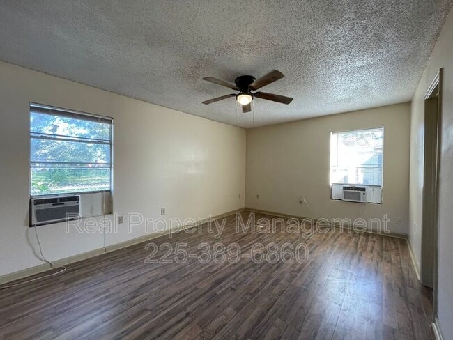 Building Photo - 1208 N Willow Ave