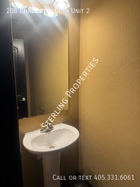 Building Photo - 208 Chalmette Dr