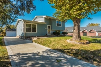 Building Photo - Great Urbandale home!