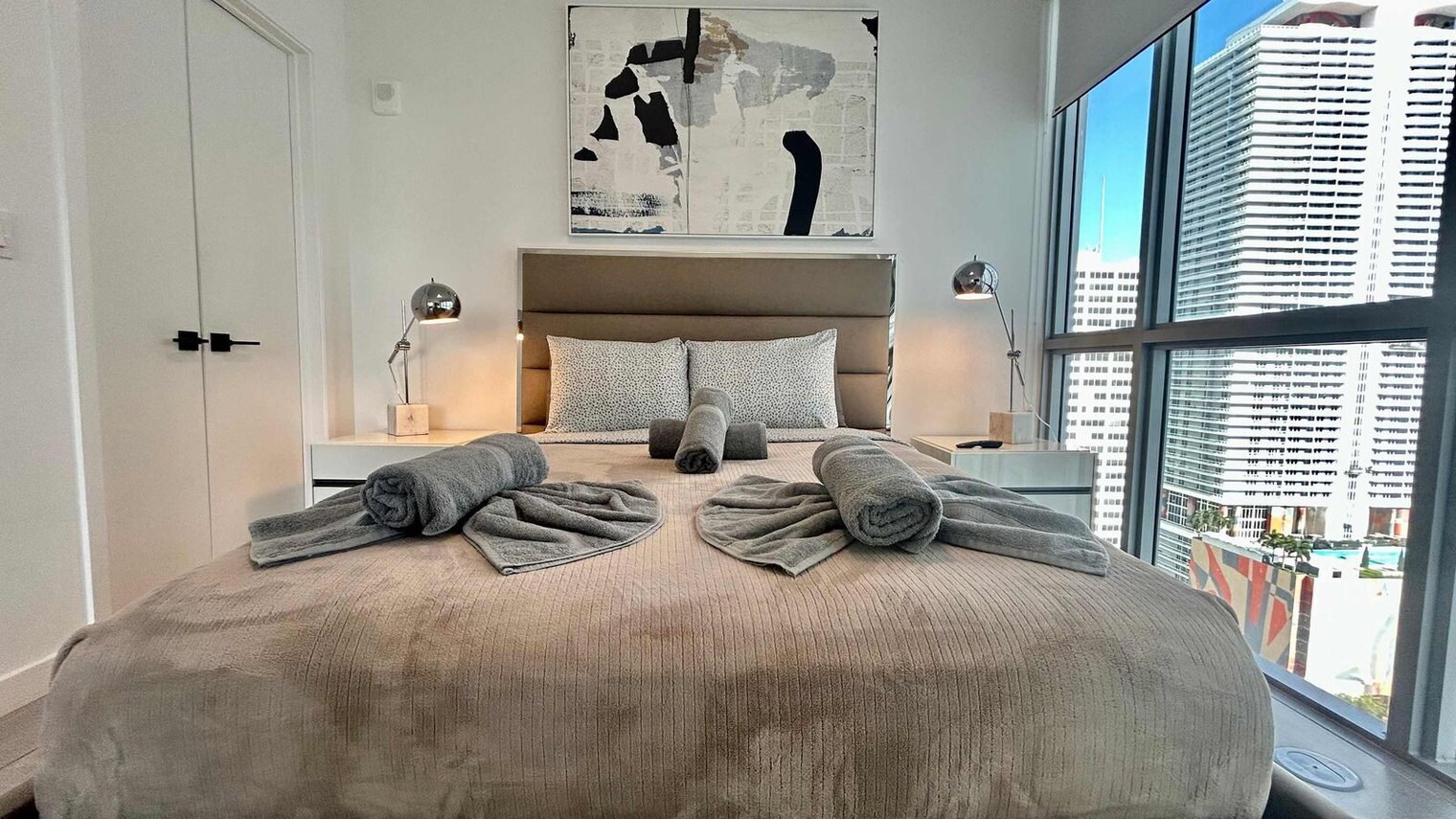 Building Photo - 227 NE 2nd St