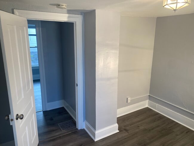 Building Photo - 834 4th St NW