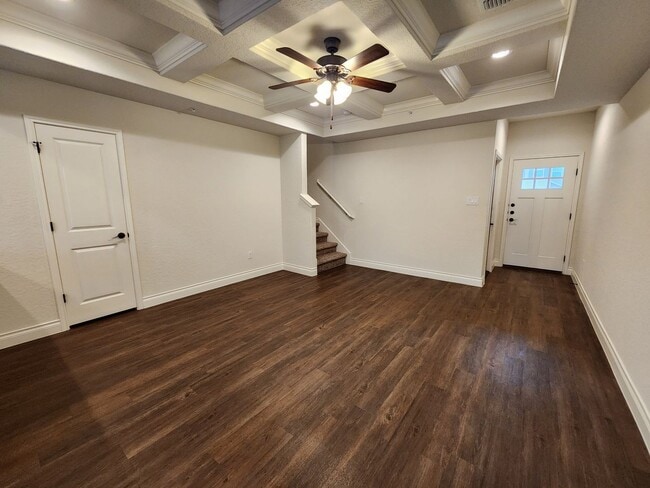 Building Photo - 1 MONTH FREE RENT/ 3/2.5/1.5 Fourplex Clos...