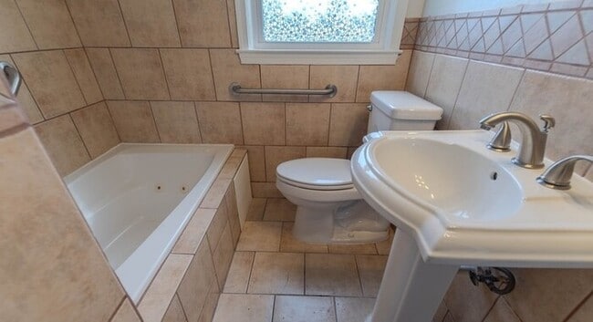 Building Photo - 3 Bedroom Home 21206