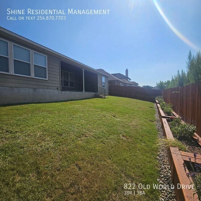 Building Photo - 822 Old World Dr