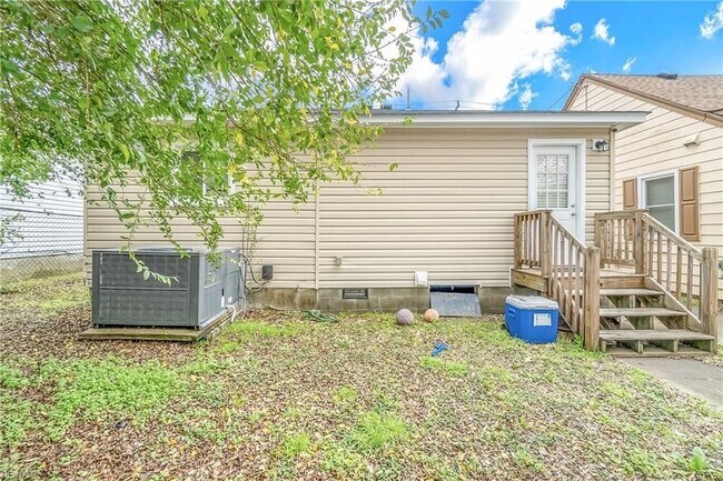 Building Photo - 815 Whitehead Ave
