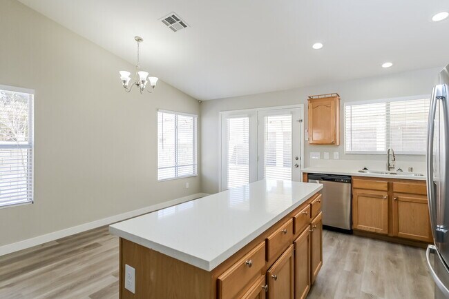 Building Photo - 1283 Silver Knoll Ave