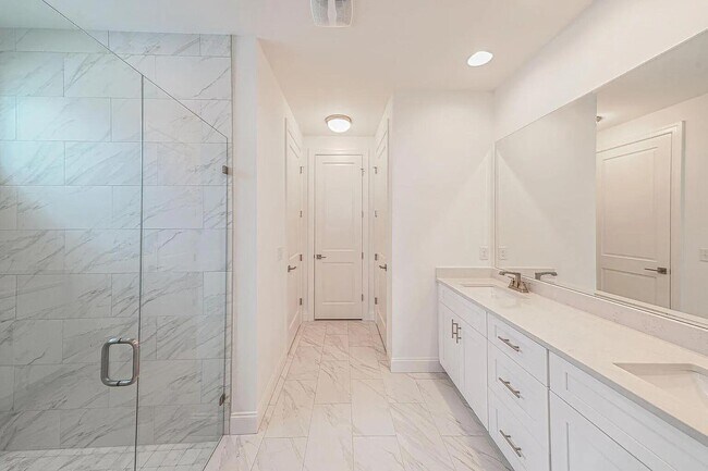 Building Photo - 22 Roundwood Dr