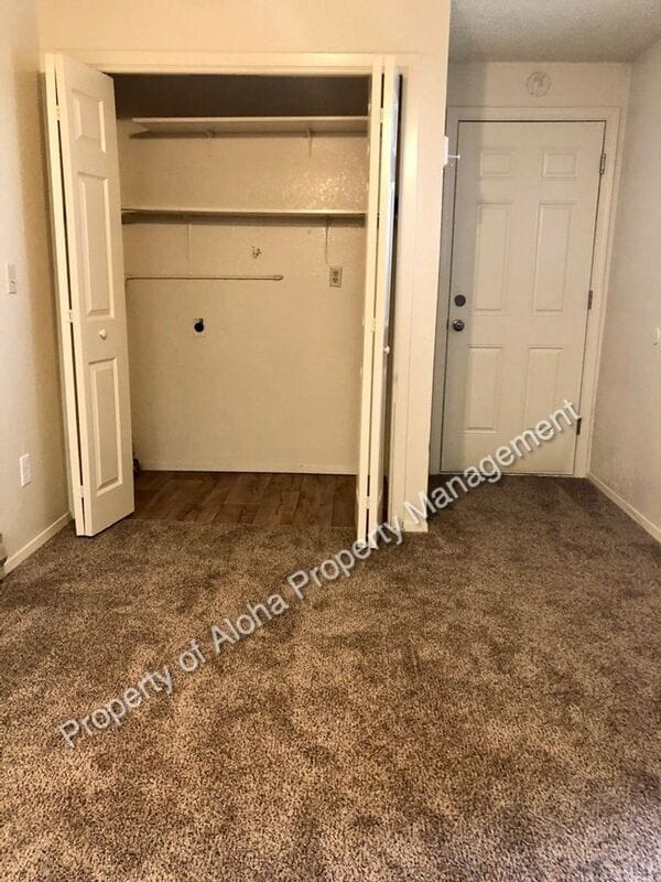 Building Photo - 10488 W Seneca Dr