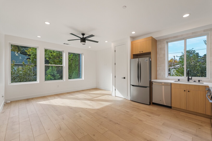 Living room/dining room - 1012 Uptown Aly