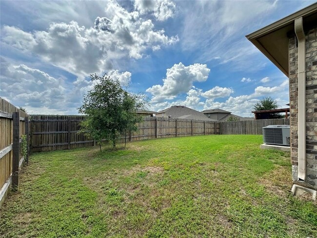 Building Photo - 10708 Seguin St