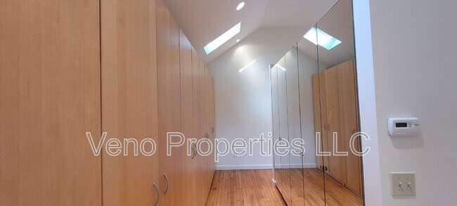 Building Photo - 16 Maple Ave