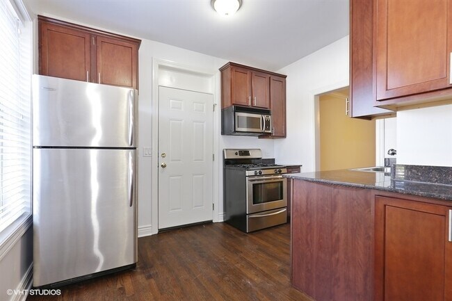 Building Photo - 2448 W Addison St