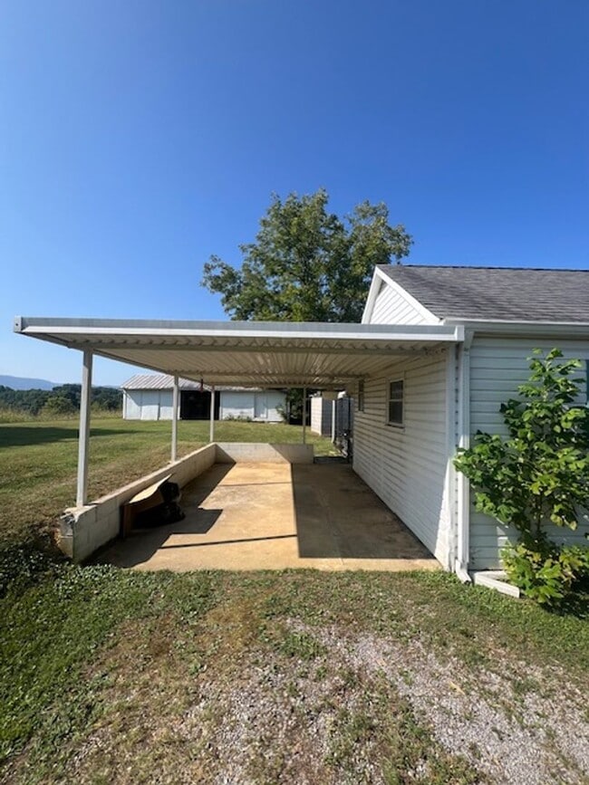 Building Photo - 818 Ridge Rd