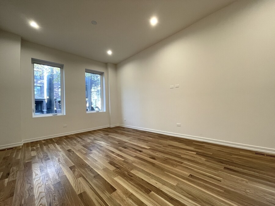 Building Photo - 822 N Winchester Ave