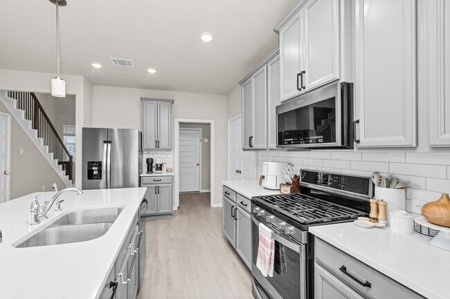 Building Photo - 18503 Sunrise Maple Dr