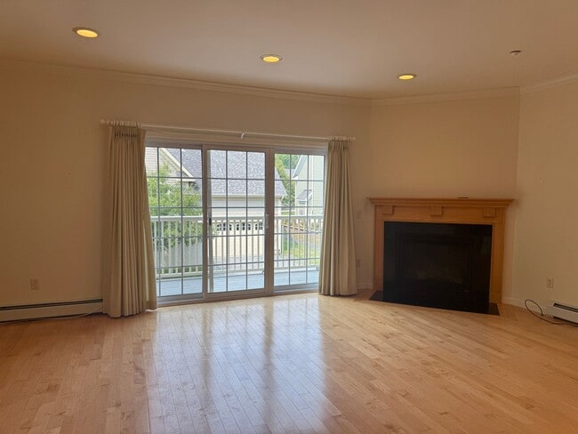 Building Photo - 3 Bedroom Condo in Hanover