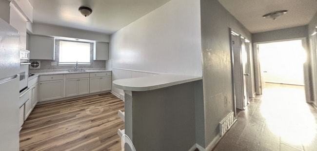 Building Photo - 2037 Beyer Ave