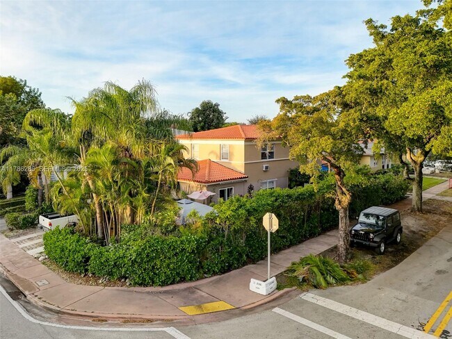 Building Photo - 400 Cadima Ave