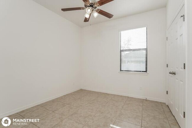 Building Photo - 945 SW 6th Pl