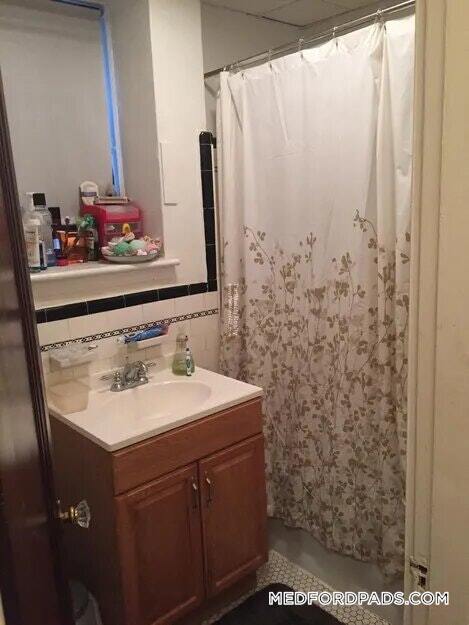 Building Photo - 53 Fellsway W