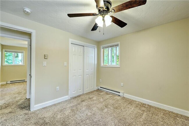 Building Photo - 991 Main St