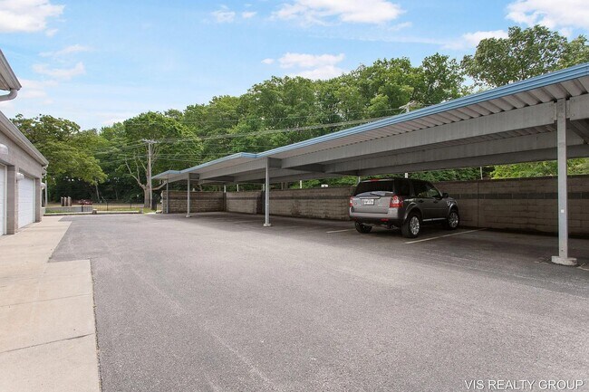 Building Photo - 2964 Lakeshore Dr