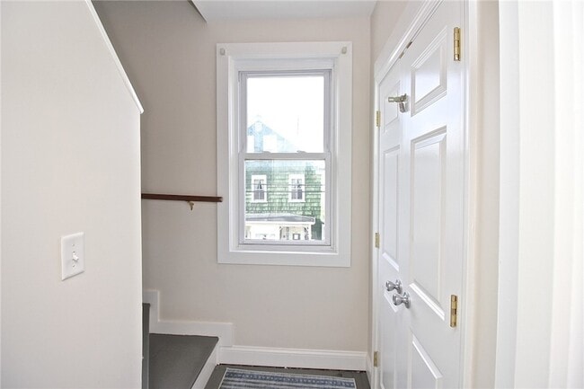 Building Photo - 668 Thames St