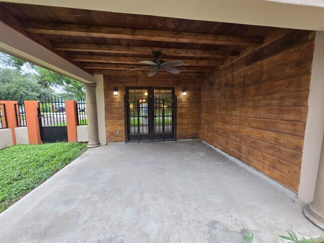 Building Photo - 126 La Silla Dr