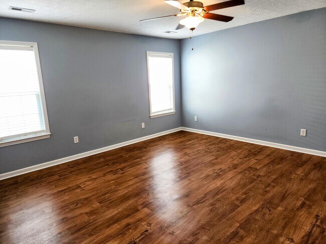 Building Photo - 324 Rose Bud Ln