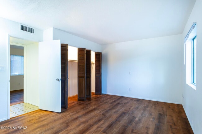 Building Photo - 1714 W Meadow Hills Dr
