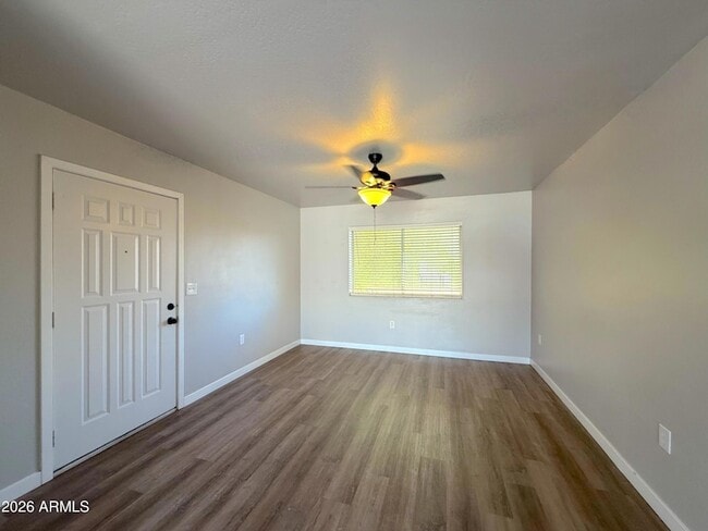 Building Photo - 2013 N Hunt Cir