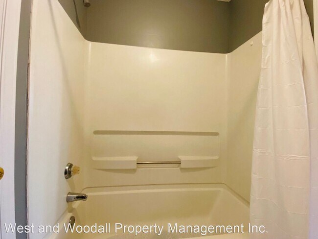 Building Photo - 2 br, 1.5 bath House - 17 Moorefield Court