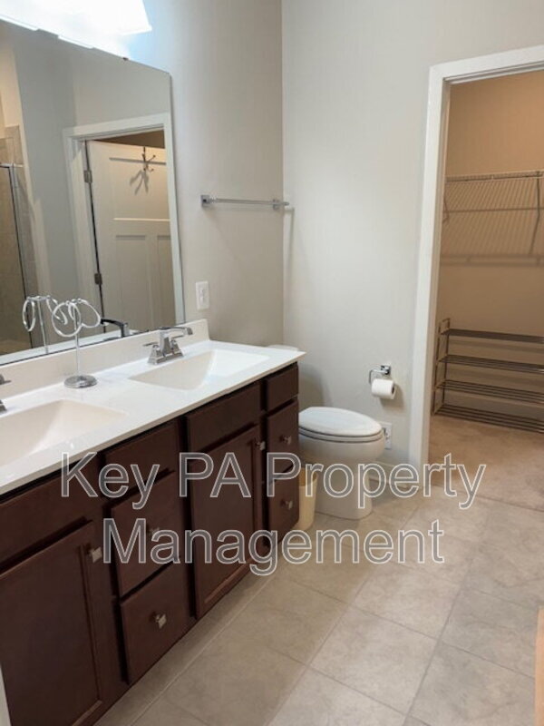 Building Photo - 659 Thomas Penn Dr