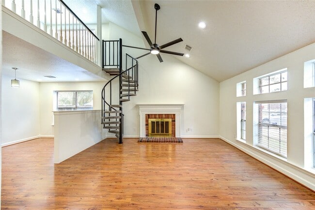 Building Photo - 16830 Scenic Gardens Dr