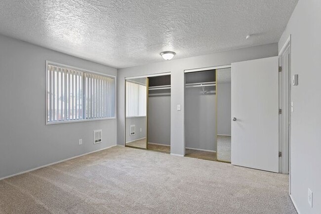 Building Photo - 2 bedroom unit. Pets OK! Lots of upgrades!...
