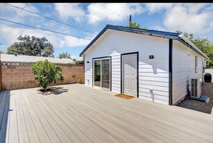 Building Photo - 6219 Glide Ave