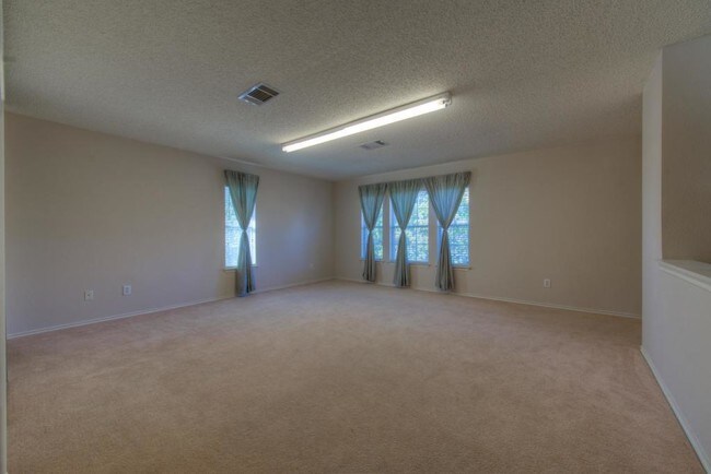 Building Photo - 15353 Oconto Dr