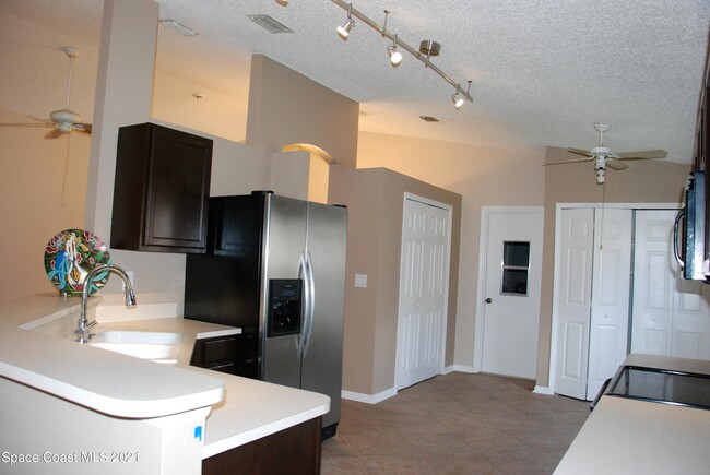 Building Photo - 720 Wickham Lakes Dr