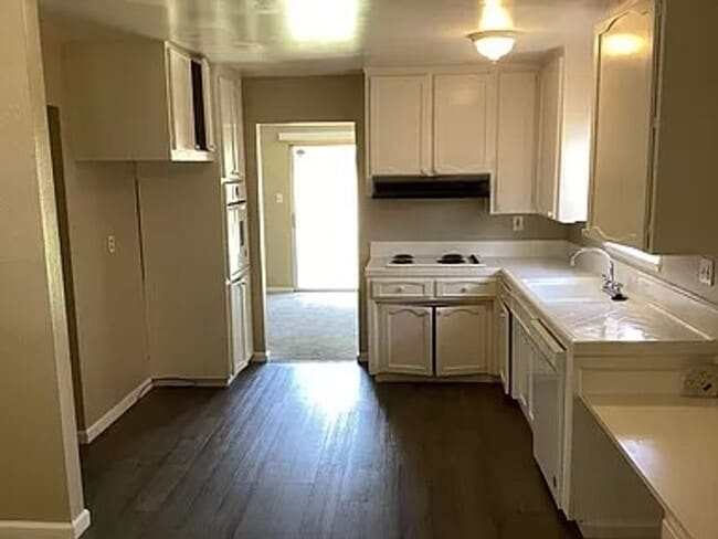 Building Photo - Well Kept Home in quite area of town