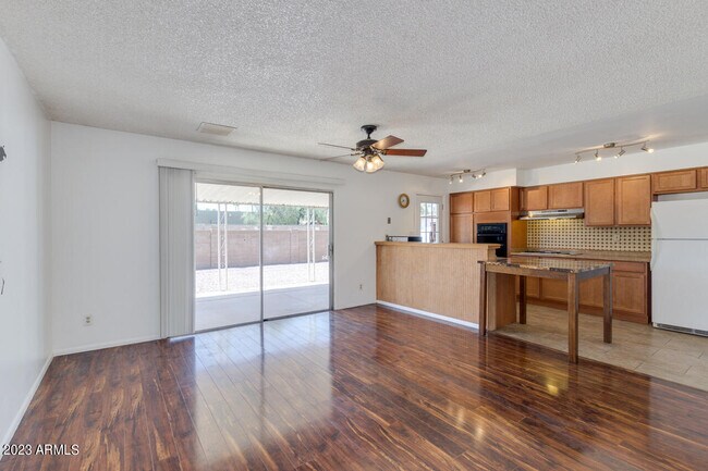 Building Photo - 1623 E Del Rio Dr