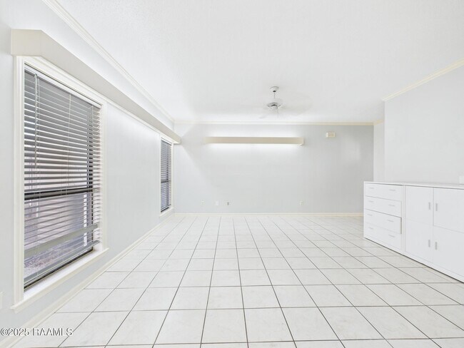 Building Photo - 19 Courtyard Cir